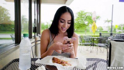 MOFOS-LUCKY GUY SEDUCES THE HOT LATINA-XNXX93.COM