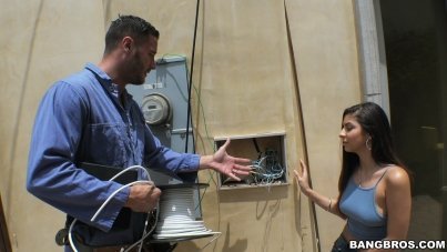 BANG BROS-CABLE GUY AND PETITE LATINA-XNXX93.COM