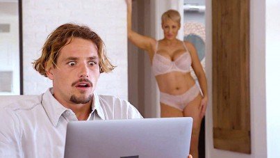 NAUGHTY AMERICA-PRIVATE PHOTOS ON HER MAC-XNXX93.COM