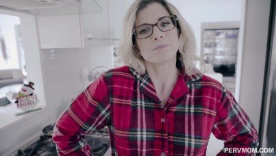 PERVMOM-AN EARLY CHRISTMAS PRESENT BY MY STEPMOM-XNXX93.COM