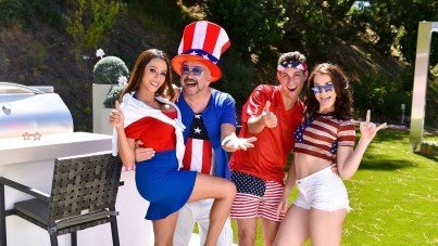 FAMILY STROKES-IT'S A CRAZY FAMILY HOLIDAY!-XNXX93.COM