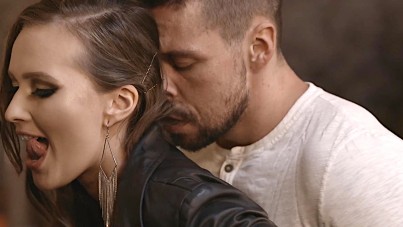 SPIZOO-STACY CRUZ LOVES PLAYING WITH STRANGERS-XNXX93.COM