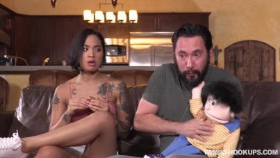 FAMILY HOOKUPS-LETTING MY FAKE NIECE DOWN-XNXX93.COM