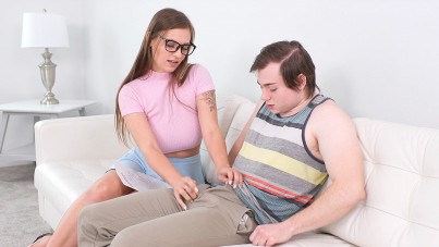 YOUNGERMOMMY-TRYING TO FOCUS MY ONE TRACK MIND-XNXX93.COM